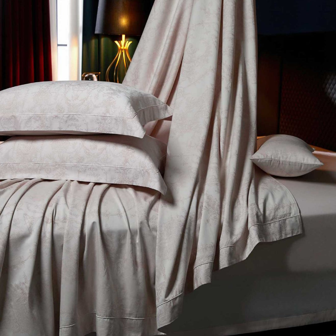 Fein gewebtes Jacquard-Bettwäsche-Set mit Ton-in-Ton Ornamentik und Umschlagkante