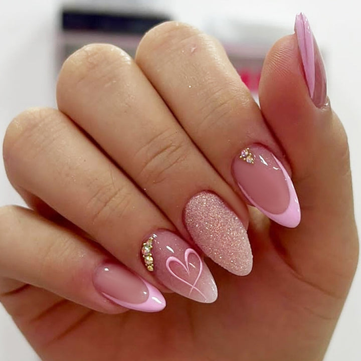 Dekoratives Press-On Nagelset mit eleganten Gradient Designs Karnz