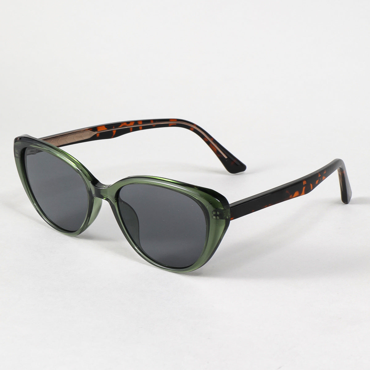 Damen moderne Sonnenbrille mit klassischem Schwung Karnz