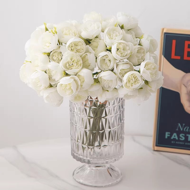 Lebensechter Faux-Peony-Strauß