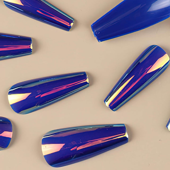 Kunstnagelspitzen mit holographischem Glanz Karnz