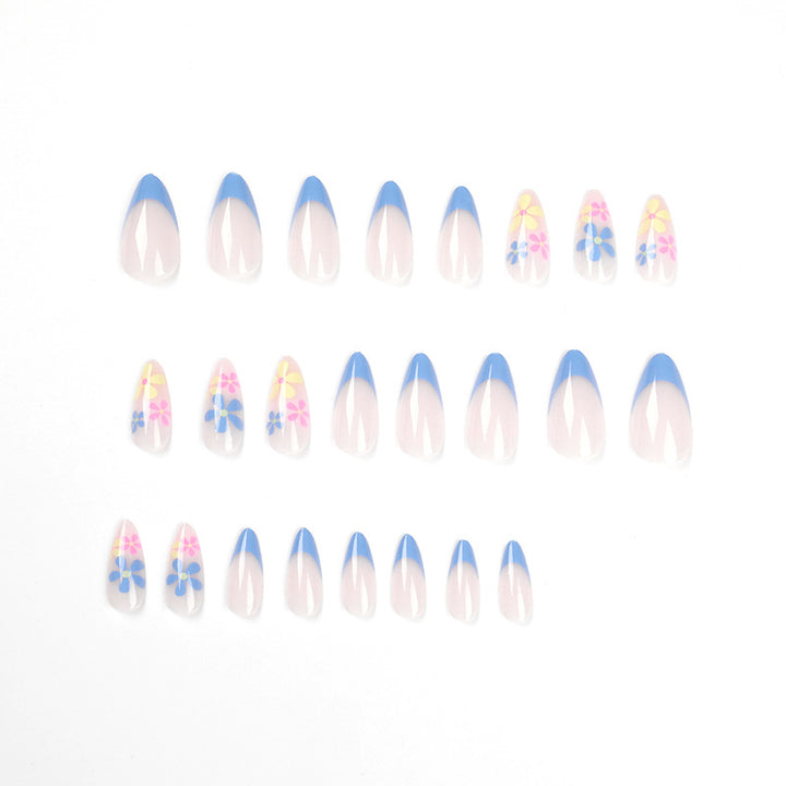 Künstliche Nailart mit floralem Design und Farbverlauf Karnz