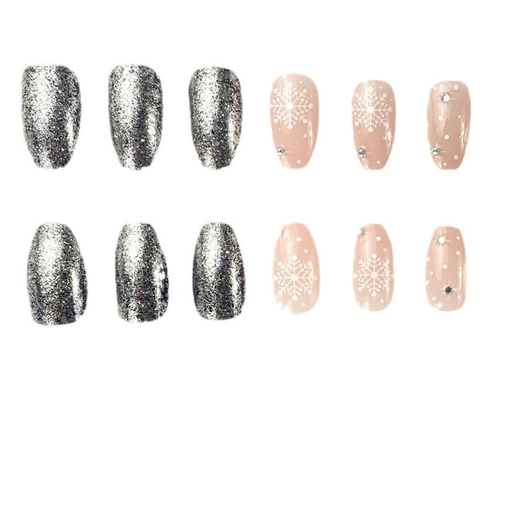 Festliches Schneeflocken-Nagelkunstdesign Karnz