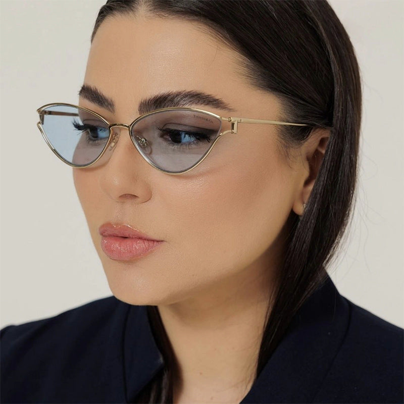 Damen Cat-Eye Sonnenbrille mit schützendem UV-Filter und elegantem Metallrahmen Karnz
