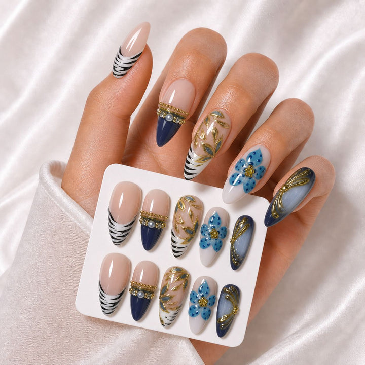 Elegante Künstlerische Press-On Nagelverlängerungen Karnz