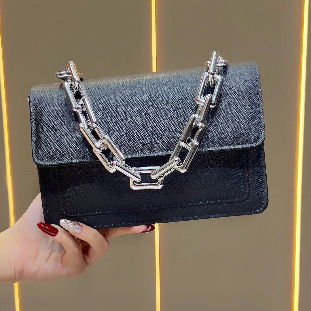 Elegante Handtasche mit Kettengriff