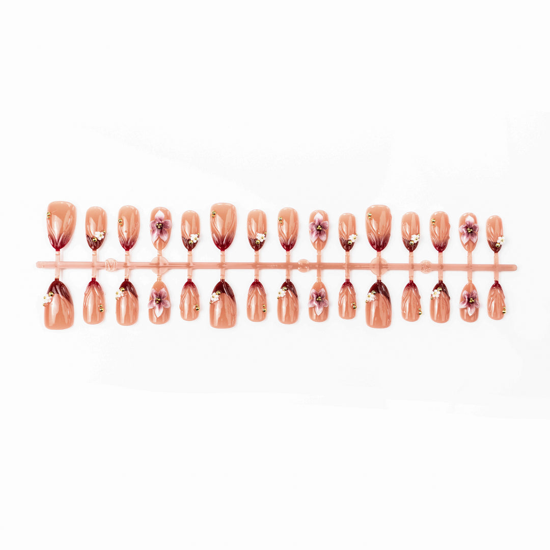 Kunstvolle 3D Nagelspitzen Karnz