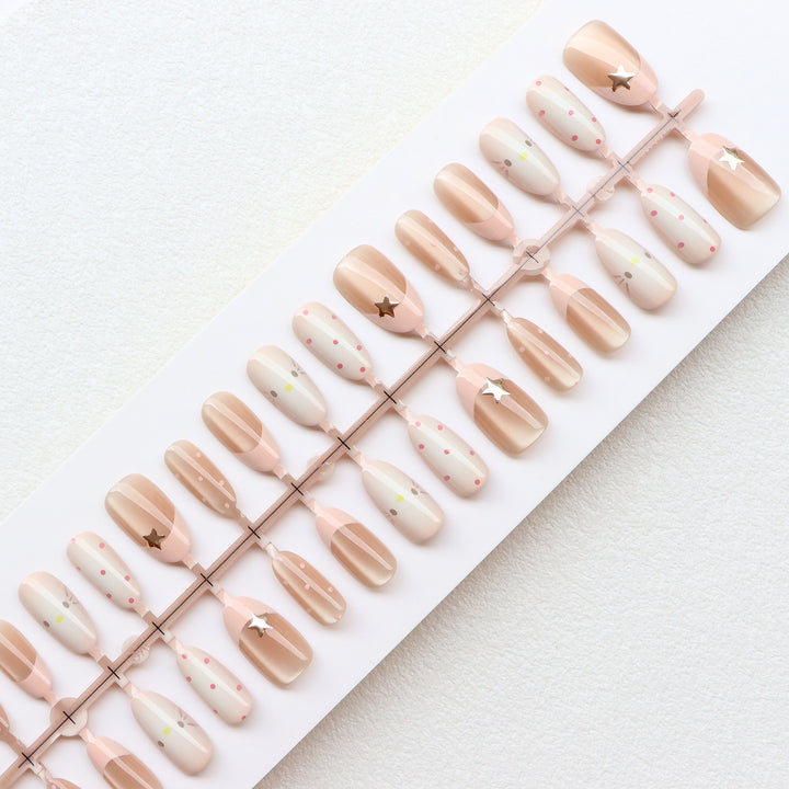 Elegantes Minimalistisches Press-On Nagelset Karnz