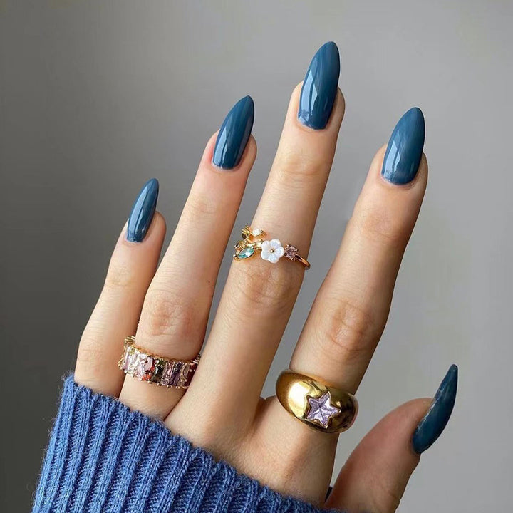 Elegante Acryl-Nägel mit Hochglanz-Finish Karnz