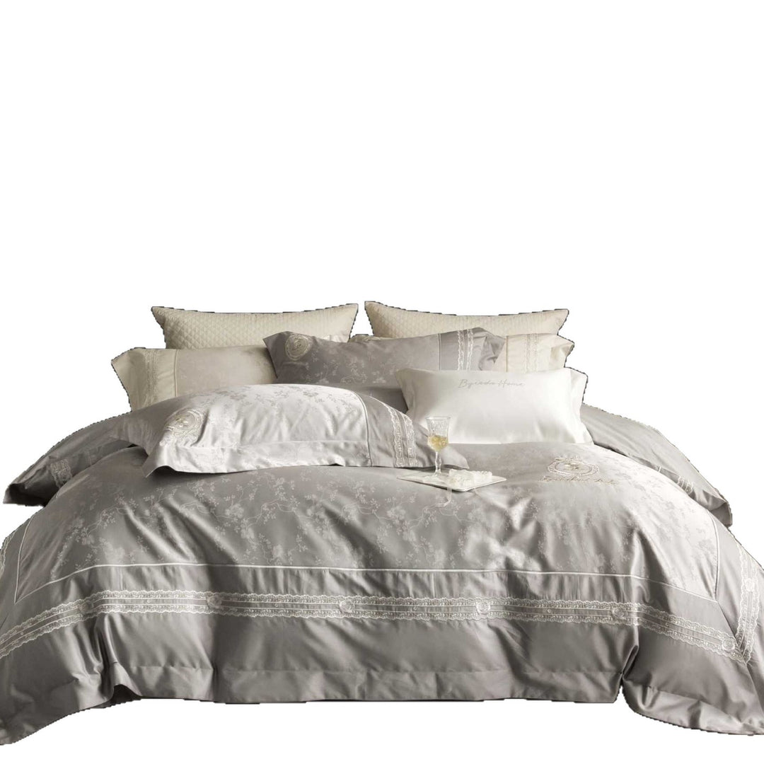Luxuriöses Satin-Bettwäsche-Set mit filigraner Stickerei