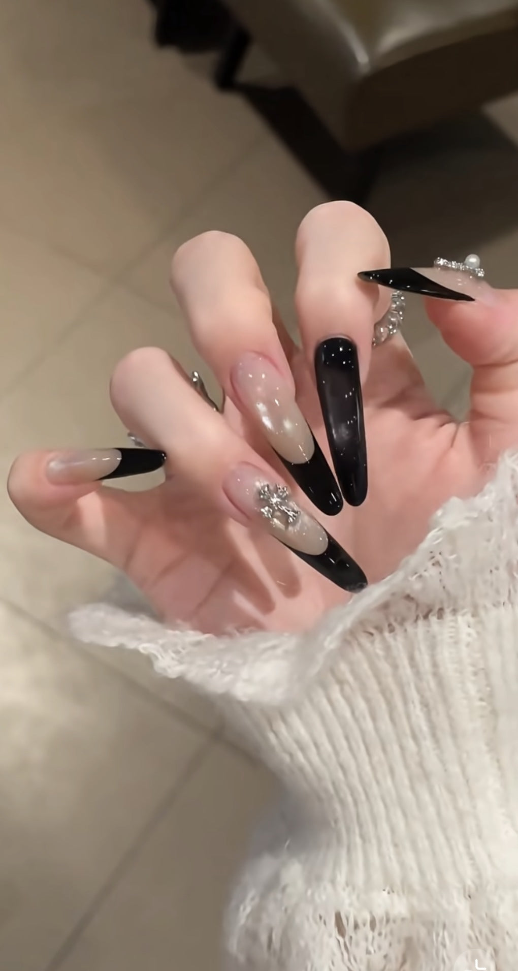 Glamouröse Stiletto-Nageldesigns