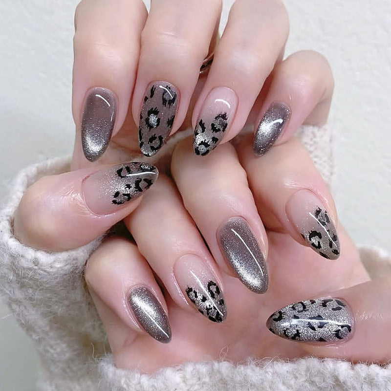 Glänzendes Gel Press-On Nagelset Karnz