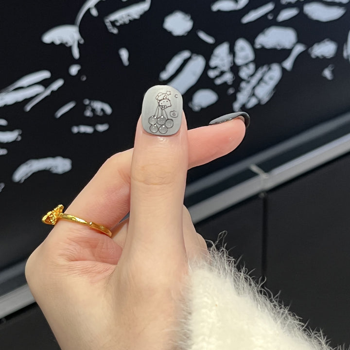 Künstlerisches Press-On Nagelset mit verspielten Charakterdesigns Karnz