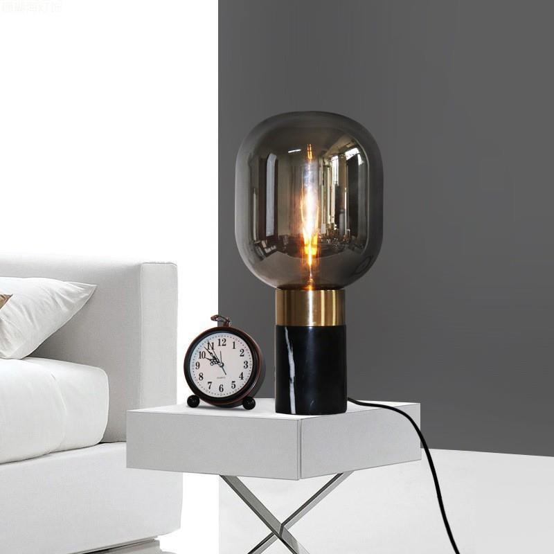 Zeitgenössische Glas Tischlampe mit metallischer Basis