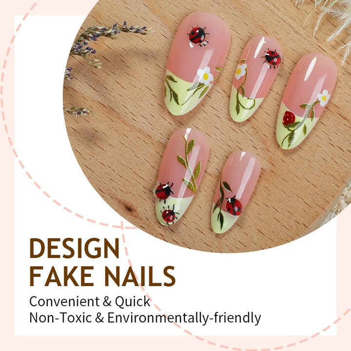 Kunstnagelset mit floralen Motiven und glänzenden Akzenten Karnz