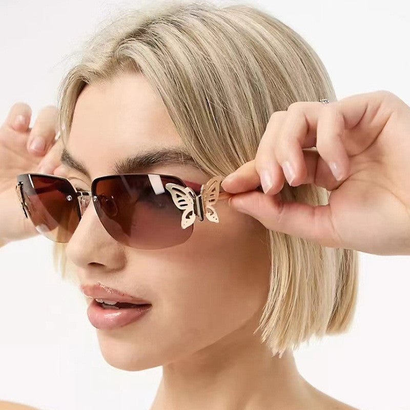 Damen modische Sonnenbrille mit filigranem Schmetterlingsdesign und schützenden Gläsern Karnz