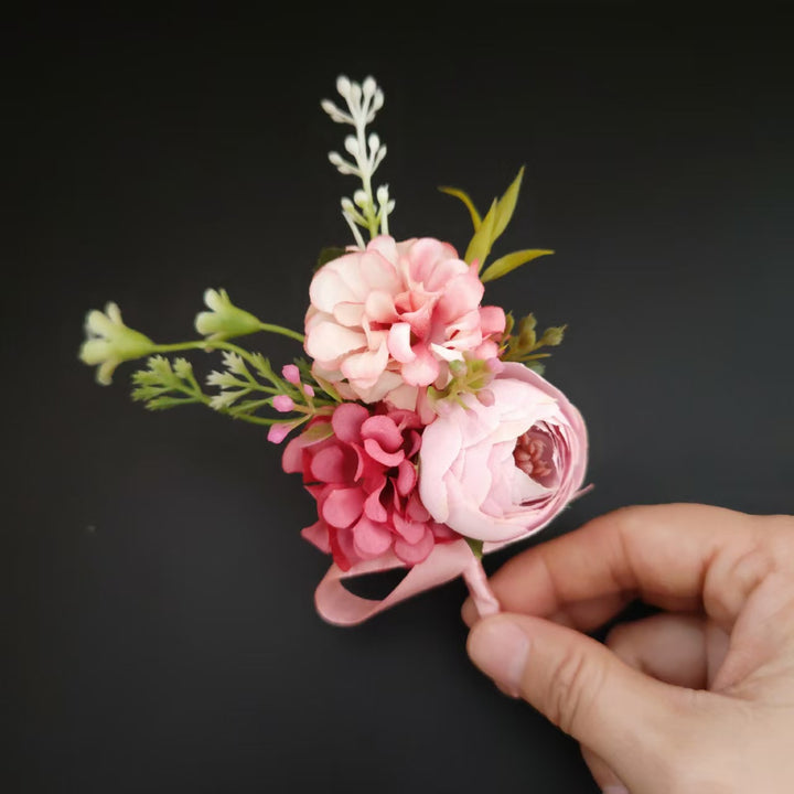 Zarte florale Korsage