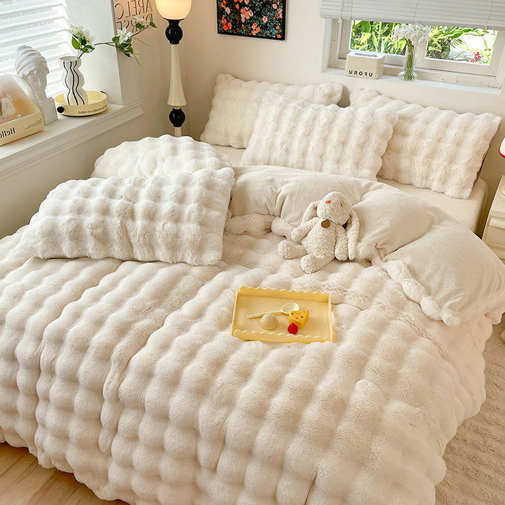Plush-structured bedding set