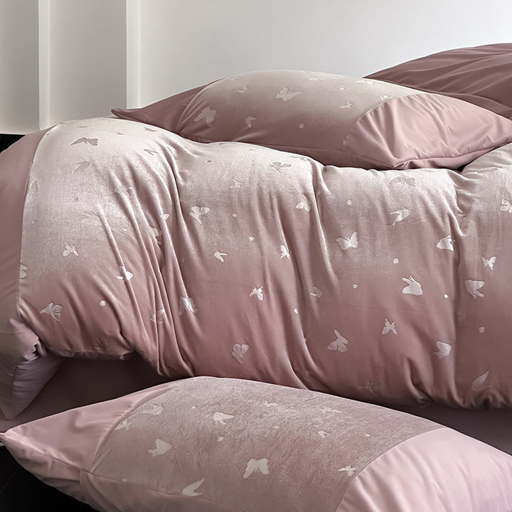 Luxuriöse Bettwäschegarnitur mit seidenmattem Finish und Schmetterlingsjacquard