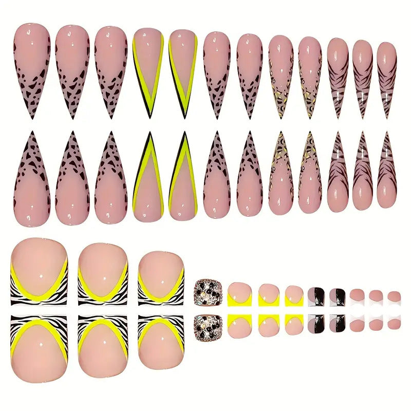 Kreatives Künstlerisches Nageldesign Karnz