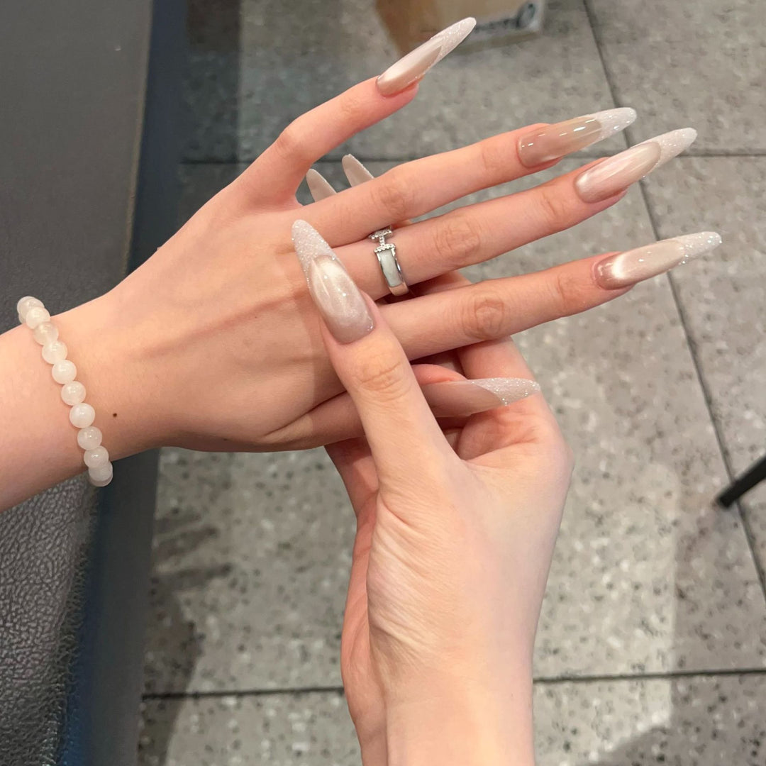Glänzendes Press-On Nails Set Karnz