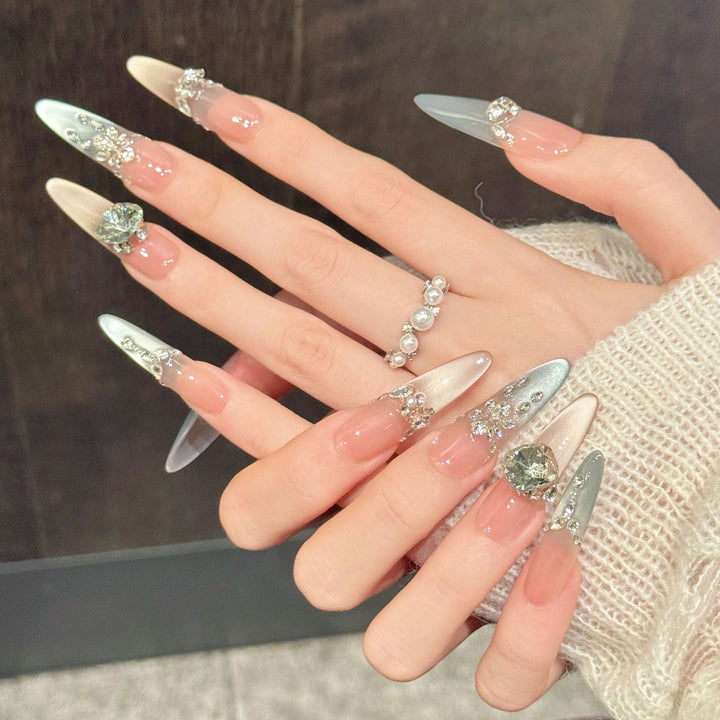Glamouröse Stiletto Press-On Nagelset mit Kristallakzenten