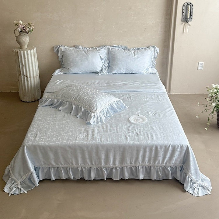 Satin-Bettwäschegarnitur mit Jacquard-Schleifenrelief, gerafftem Volant und Spitzenborte