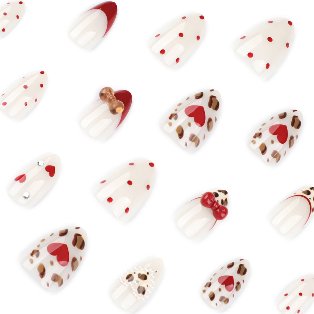 Kreative Nagelkunst mit Herz- und Keksdesign Karnz