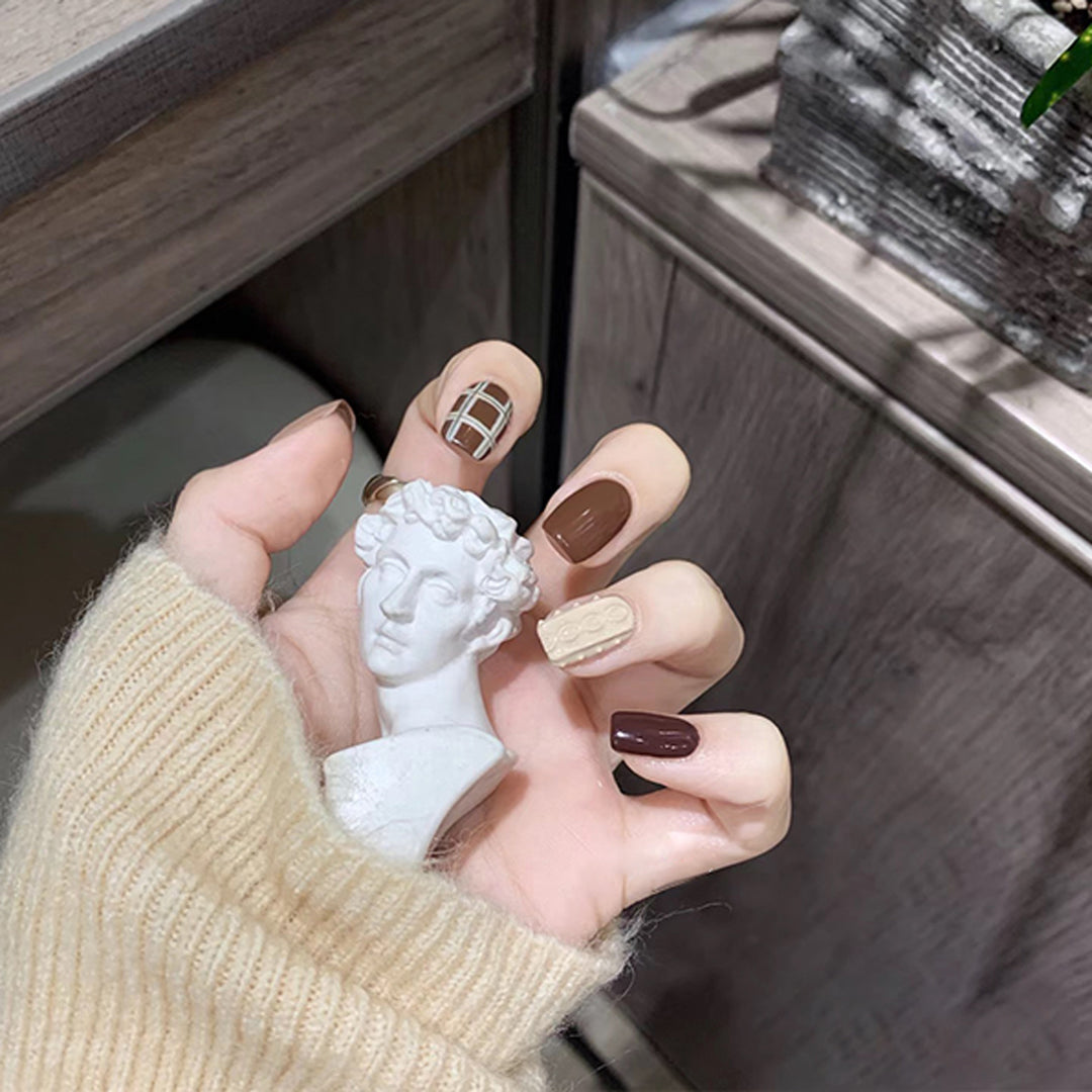 Kunstvolle Nailart Karnz