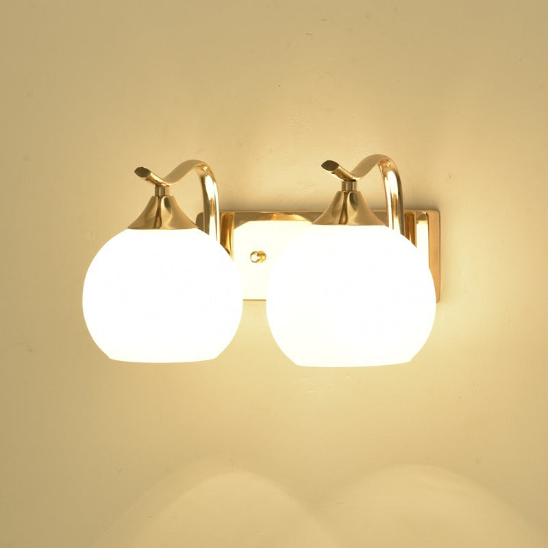 Elegante Wandlampe Globe mit goldener Oberfläche
