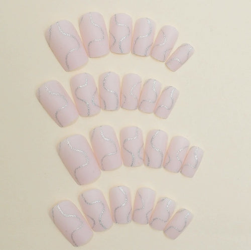 Elegante Gel-Maniküre Karnz