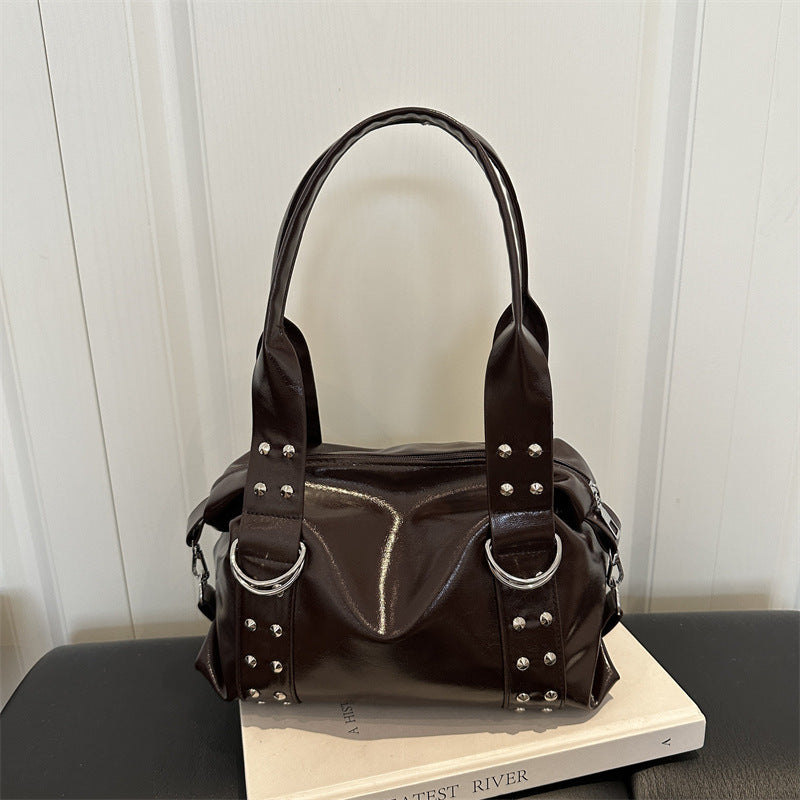 Nieten Strukturierte Handtasche