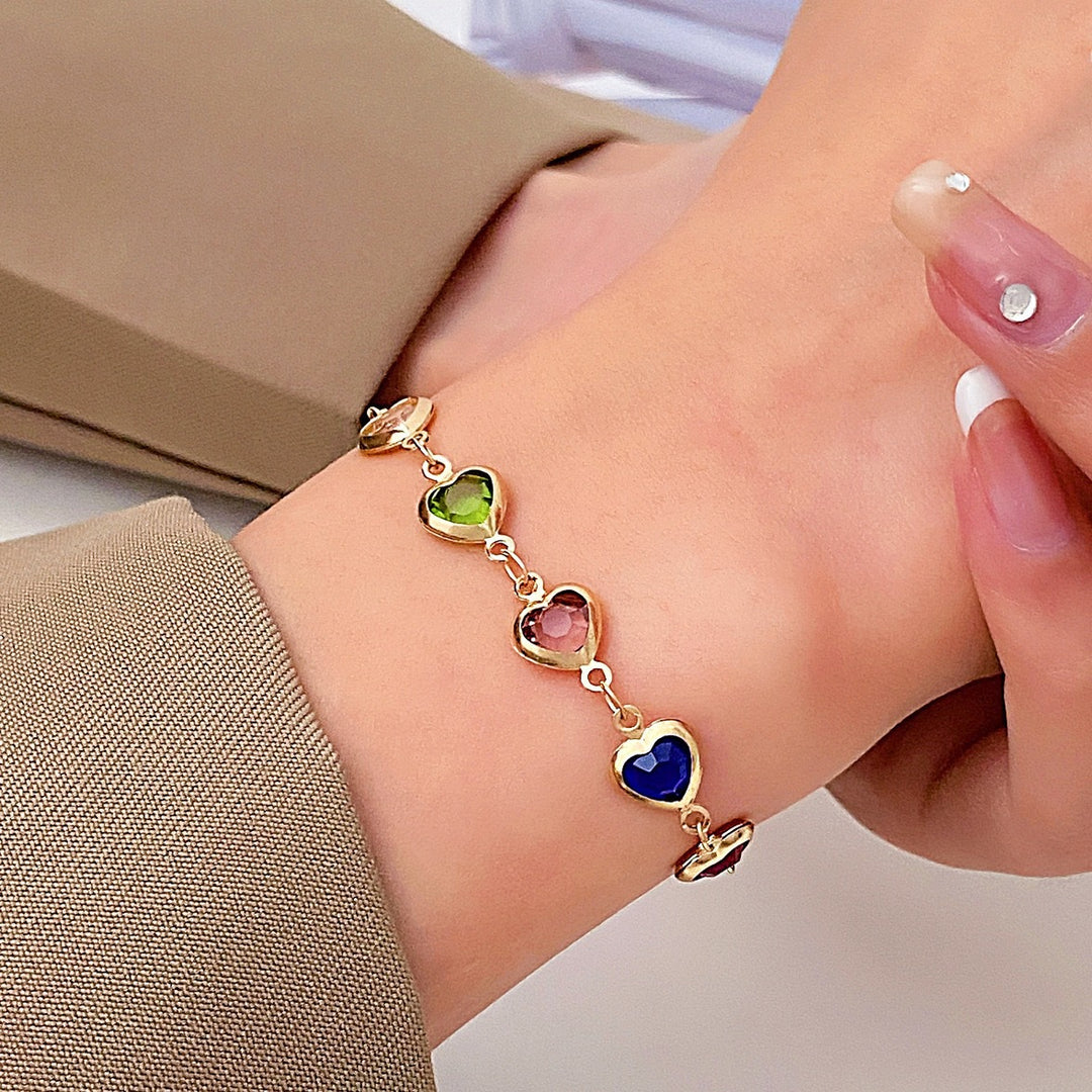 Herzförmiger Edelstein Charm-Armband Karnz