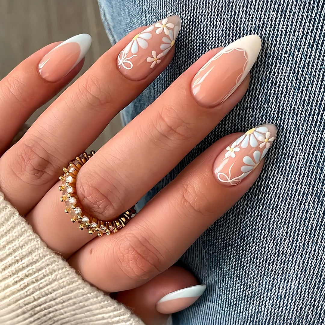 Elegante florale Nagelkunst Verbesserungen Karnz
