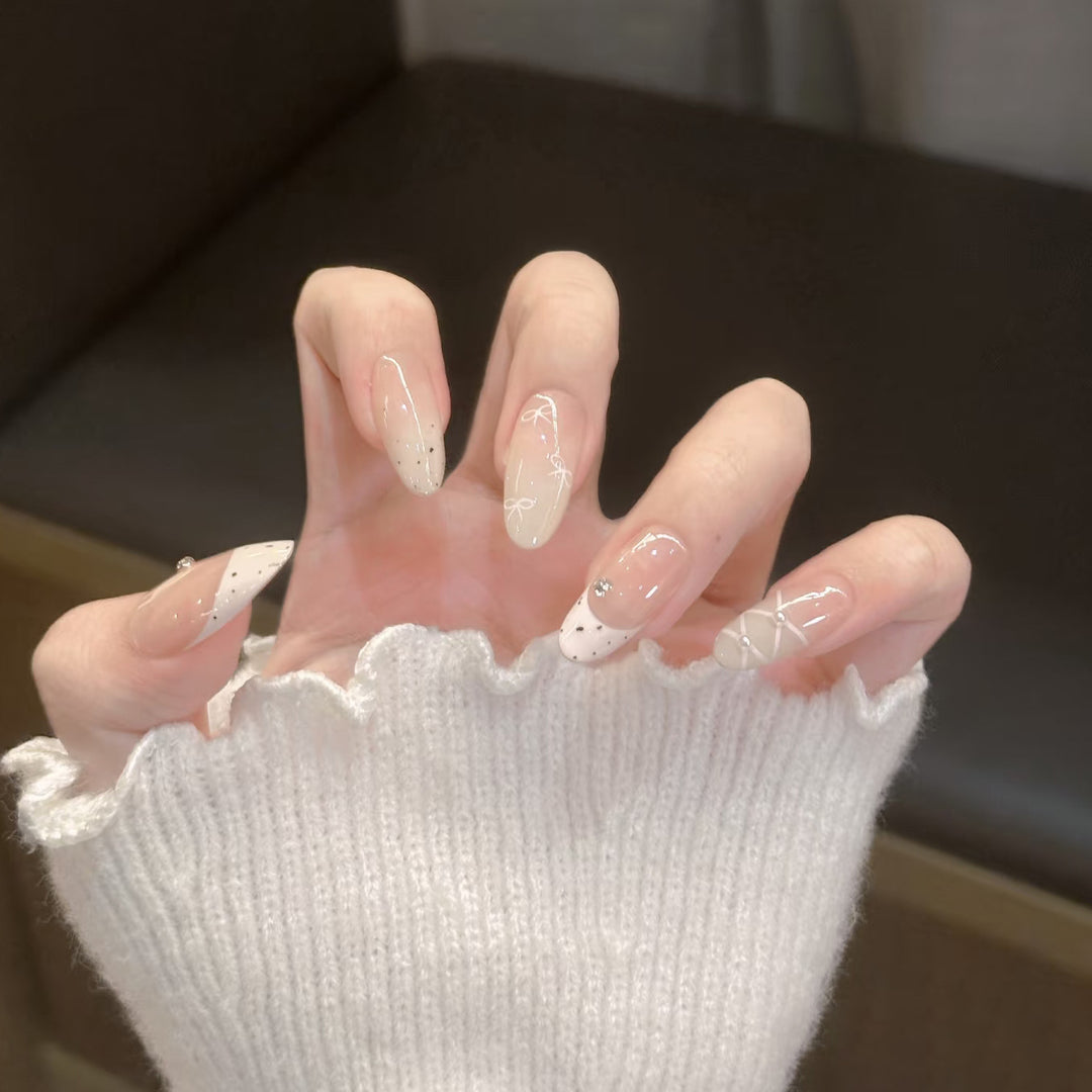 Handgemachtes dekoratives Press-On-Nagelset Karnz