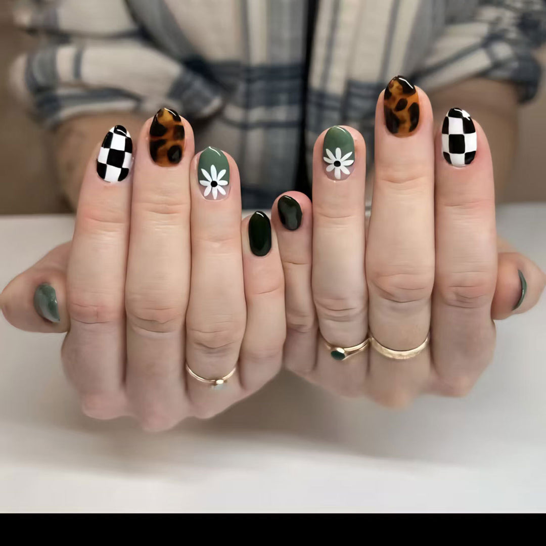 Künstlerisches abstraktes Nageldesign