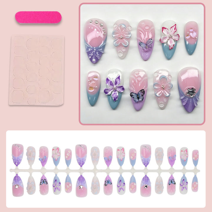 Kunstnagelset mit eleganten Blumen- und Schmetterlingsverzierungen Karnz