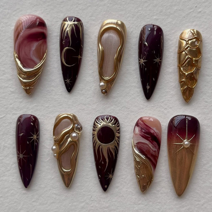 Dekorative Press-On Nagelkunst Set mit glamourösen goldenen Akzenten Karnz