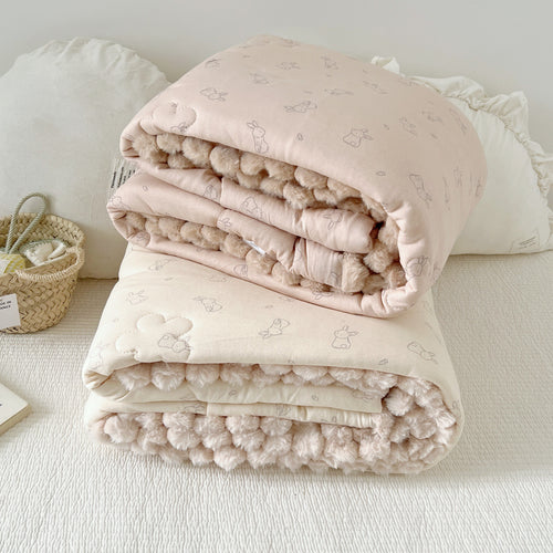 Kuscheldecke Baby-Steppdecke mit Plüschfutter und Hasenmotiv
