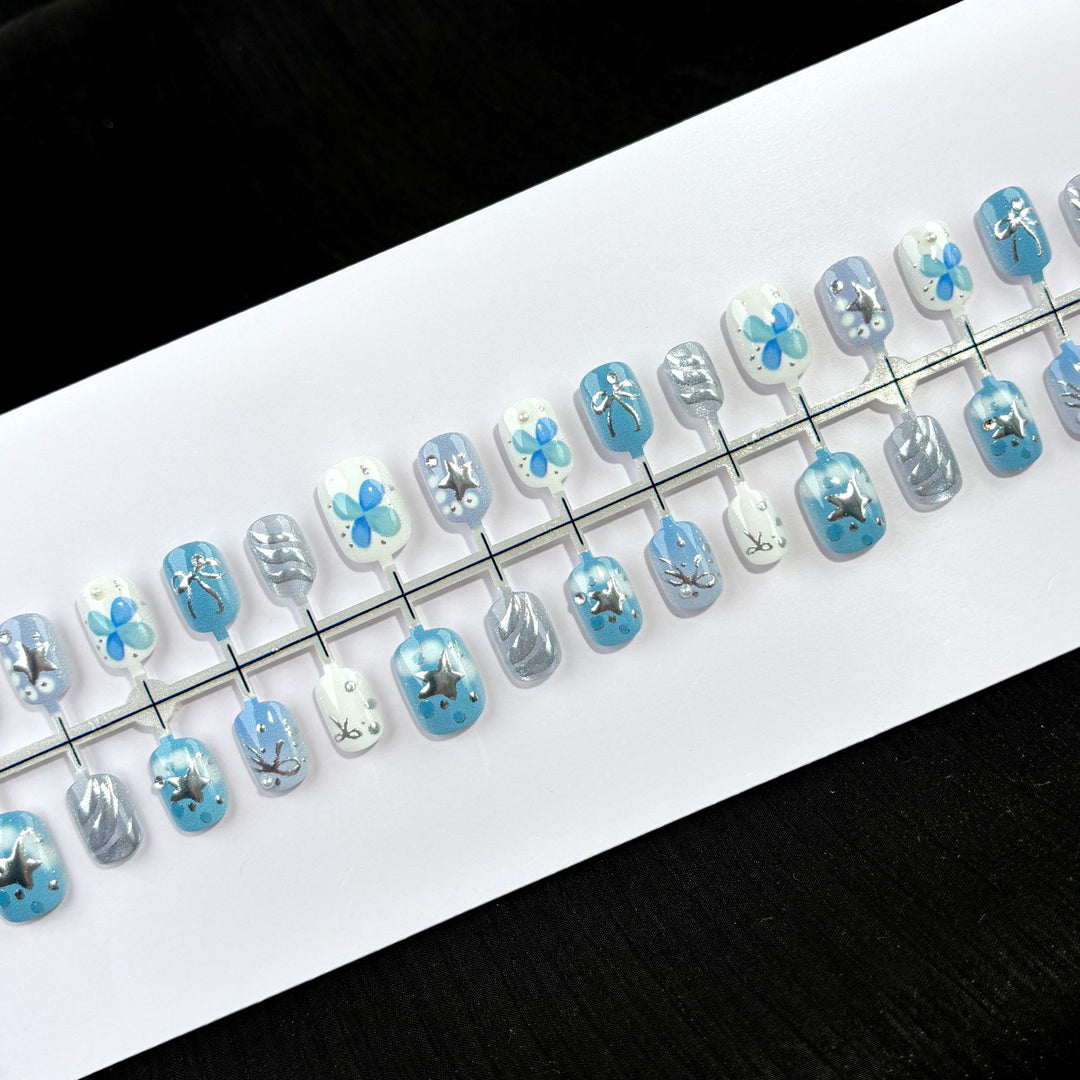 Künstlerische Floral Press-On Nagelkollektion