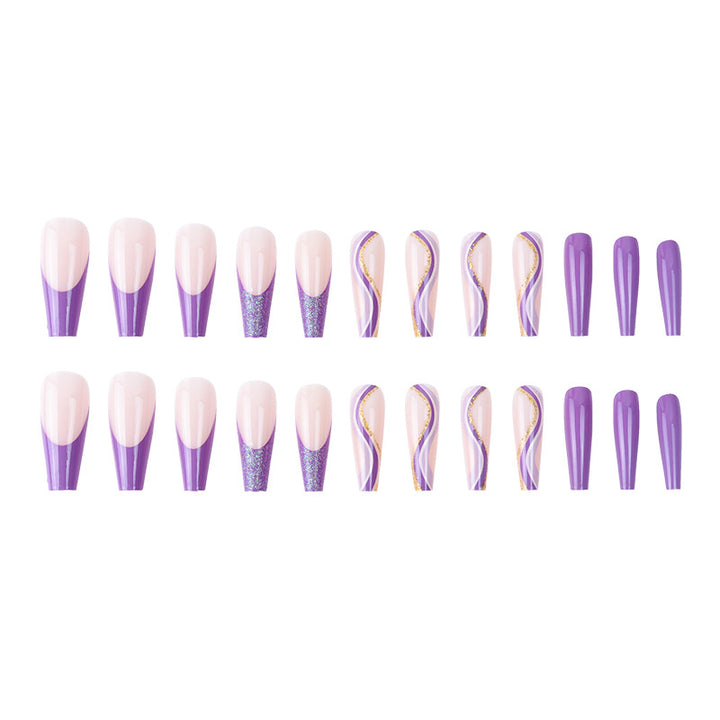 Glamouröse French Tip Stiletto Press-On Nägel dekoriert mit Glitter und goldenen Akzenten Karnz