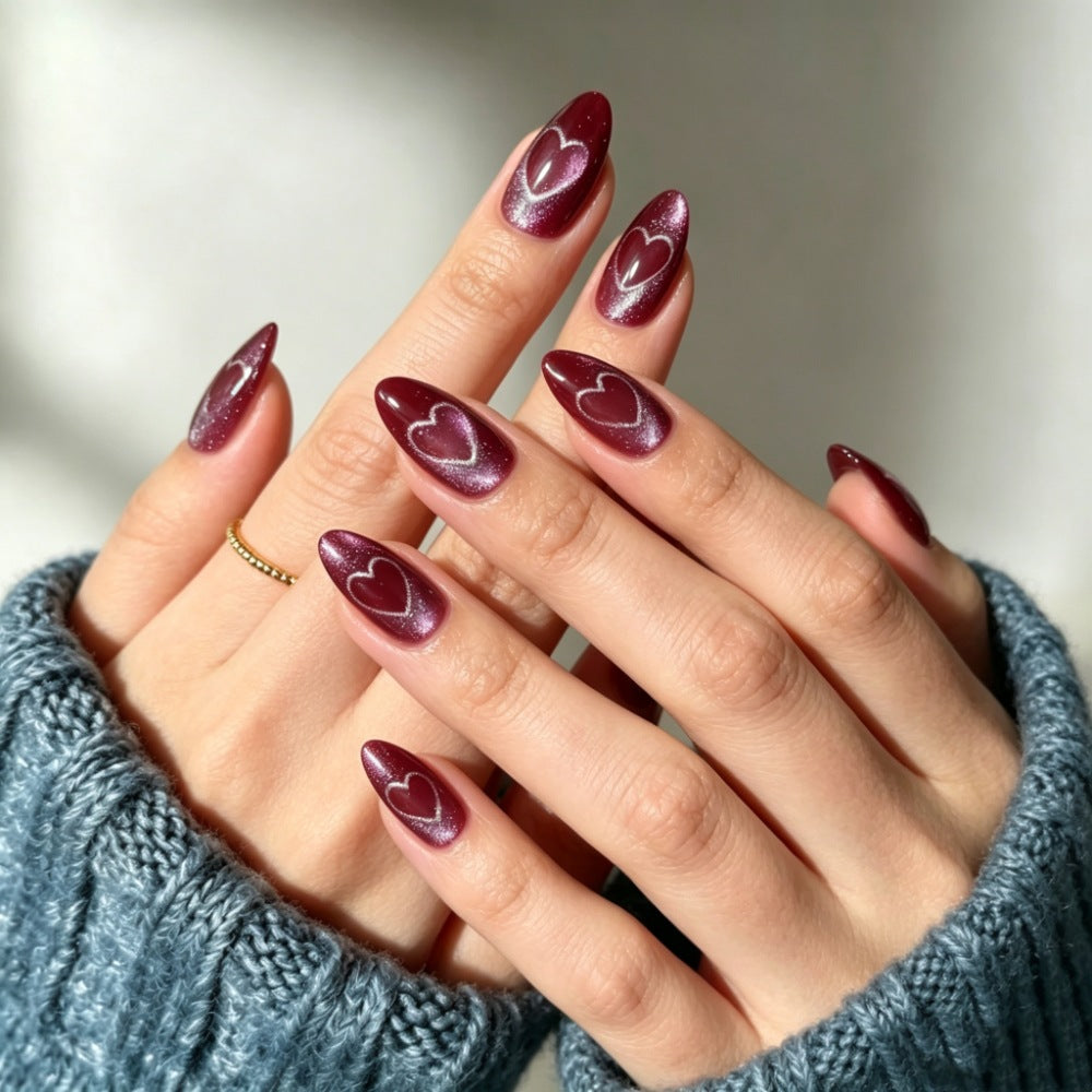 Kunstnägel mit Romantischem Herzdesign Karnz