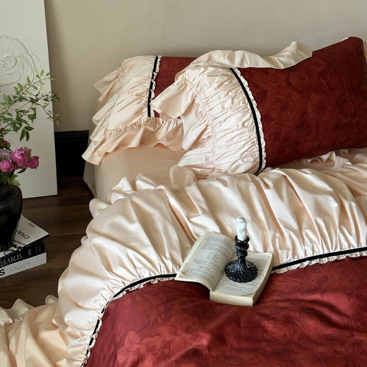 Elegante Rüschen-Bettgarnitur im Vintage-Stil mit Jacquard-Dekor und Volant