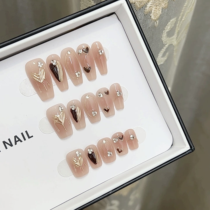 Künstlerisches Floral-Nagelkunst-Set mit Strass Karnz