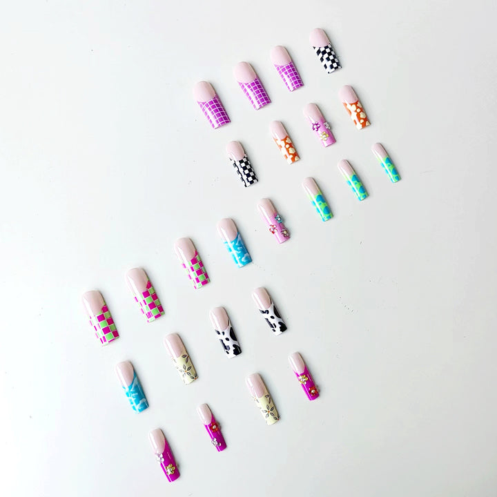 Kunstnagelset mit kreativen Designs und schimmernden Akzenten Karnz