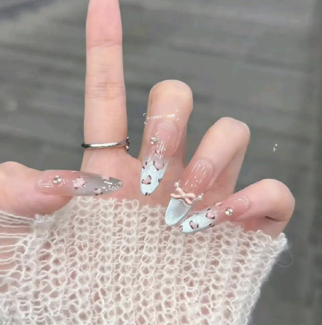 Künstlerisches Press-On Nagelset mit Sternmotiven Karnz