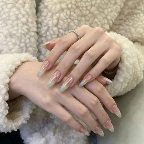 Glamouröse Kunstnägel Im Modernen Ombre-Design Karnz