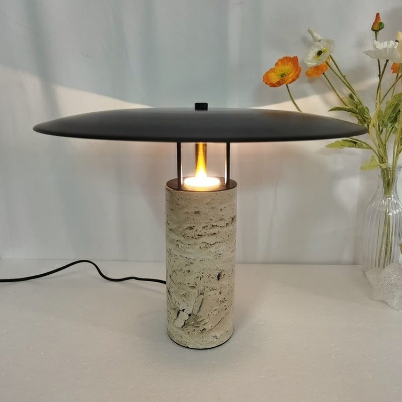 Moderne Minimalistische Tischlampe mit geometrischem Sockel