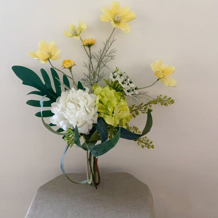 Elegante künstliche Blumenarrangement