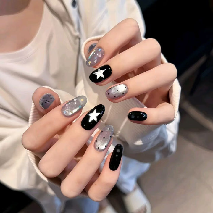 Künstlerische Sternenhimmel Nagelkunst
